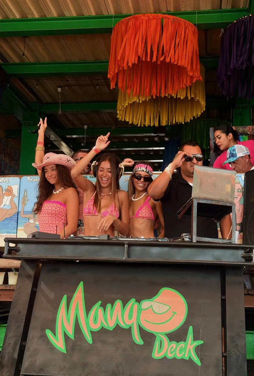 Ambrose One Piece Citrus Tile