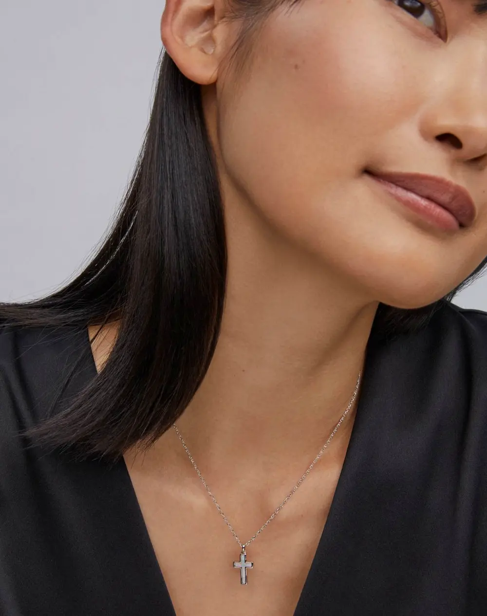Cross Pendant Necklace in Silver
