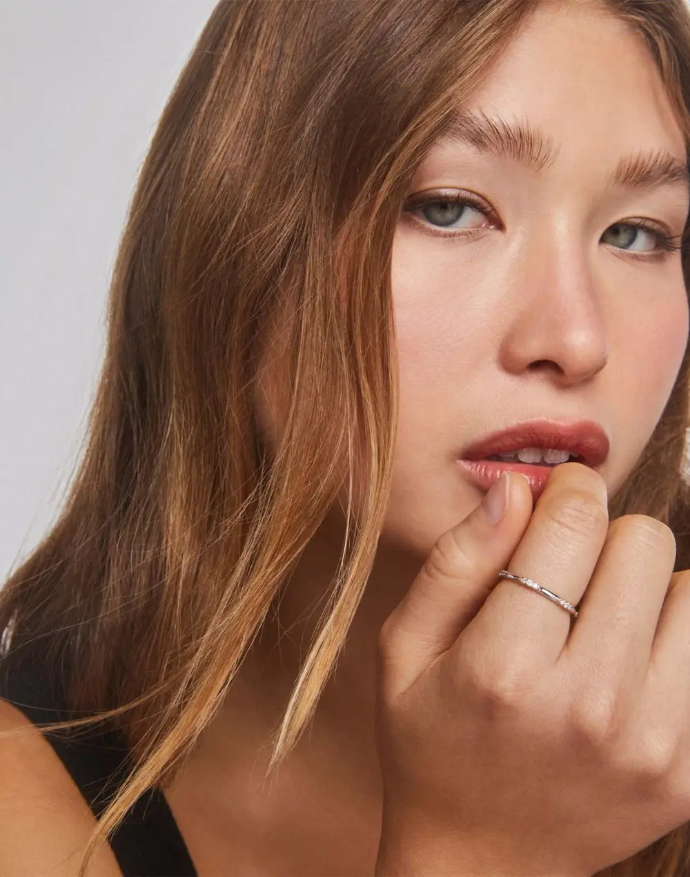 Posey Band Ring in White Diamond