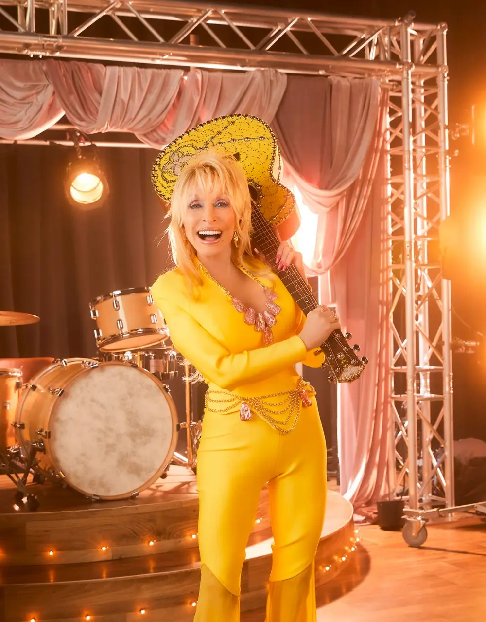 Dolly Parton x Kendra Scott Harlow Statement Necklace