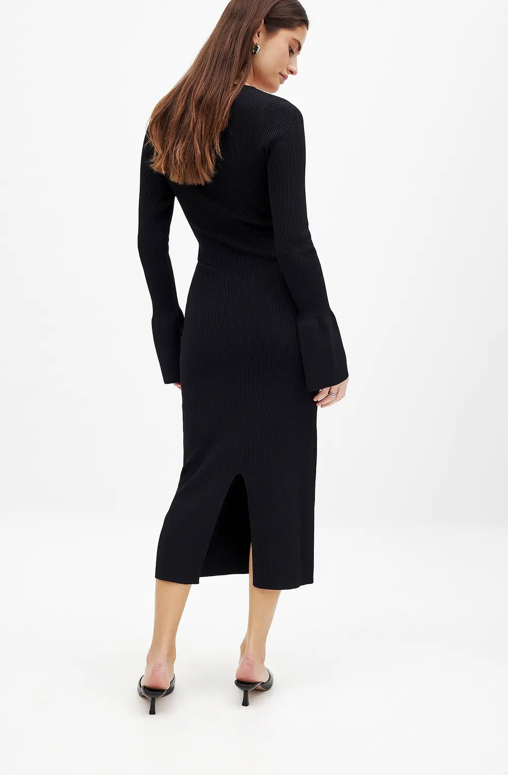 Fine Knitted Trumpet Sleeve Midi Dress Black