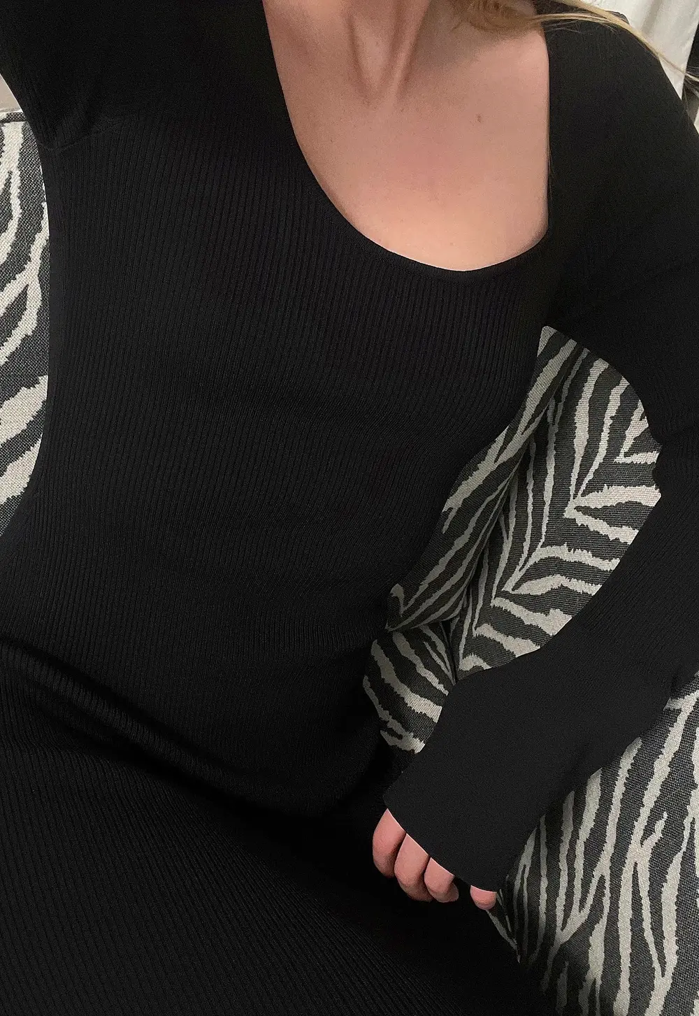 Fine Knitted Trumpet Sleeve Midi Dress Black