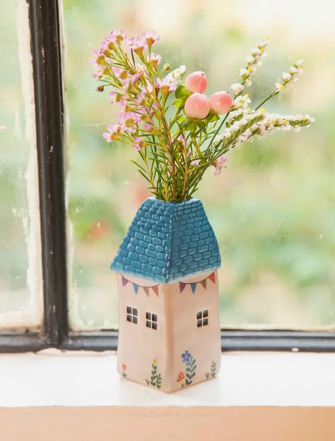 Cottage Bud Vase - Quaint Cottage