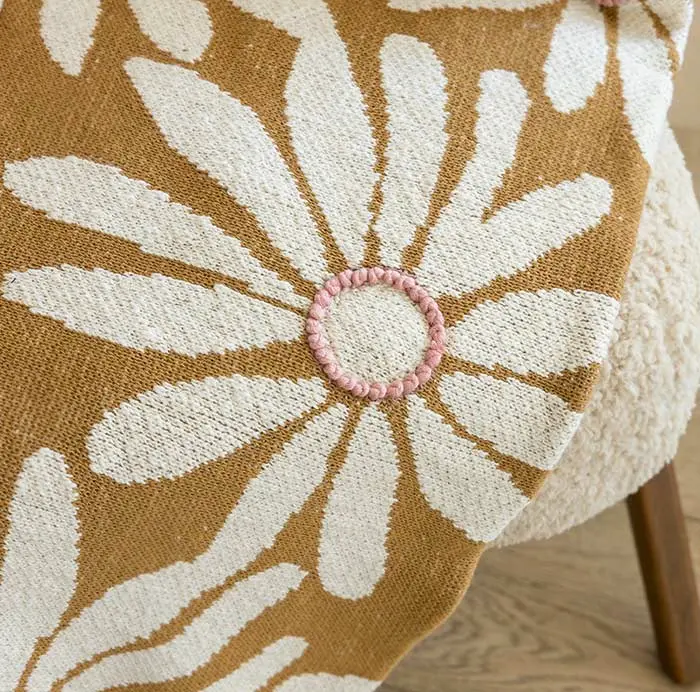 Blooming Daisies Throw
