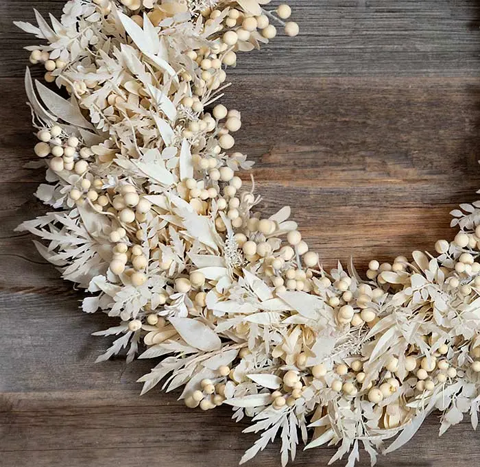 Grande Snowberry Wreath