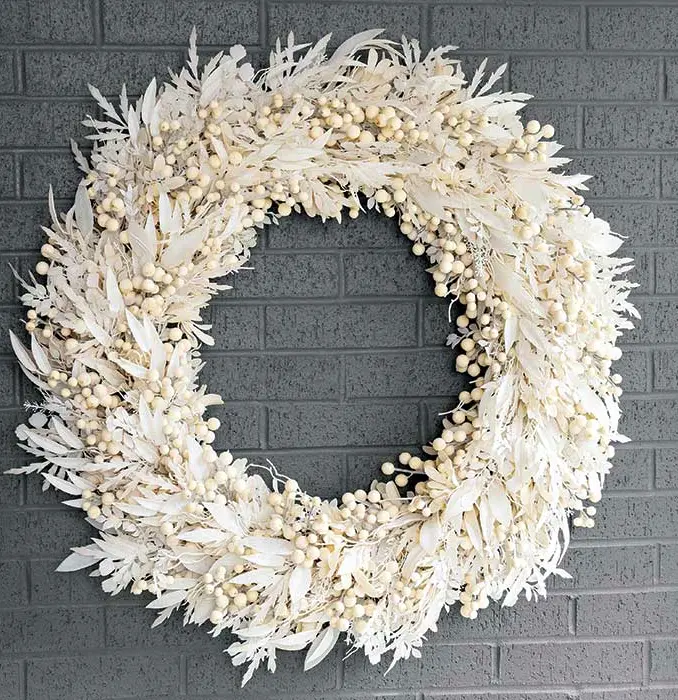 Grande Snowberry Wreath