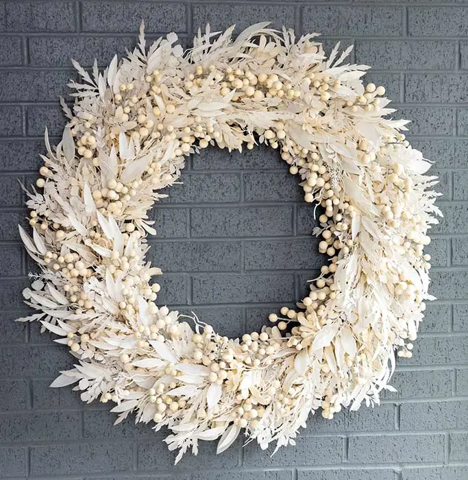 Grande Snowberry Wreath