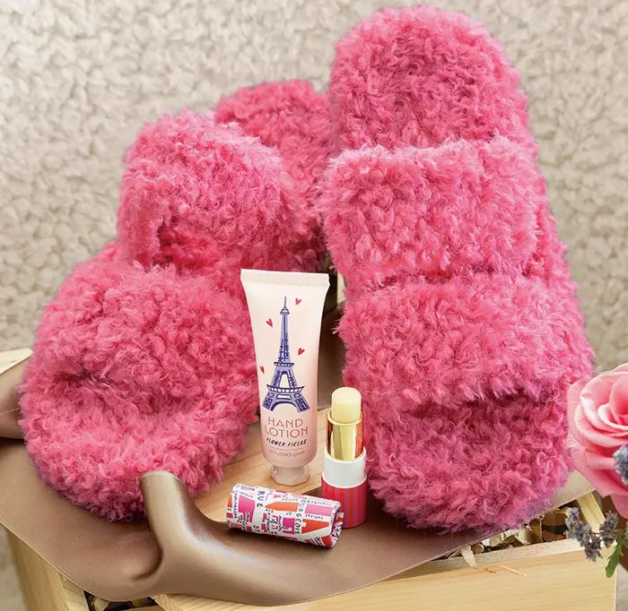Fluffy Pink Slippers Set