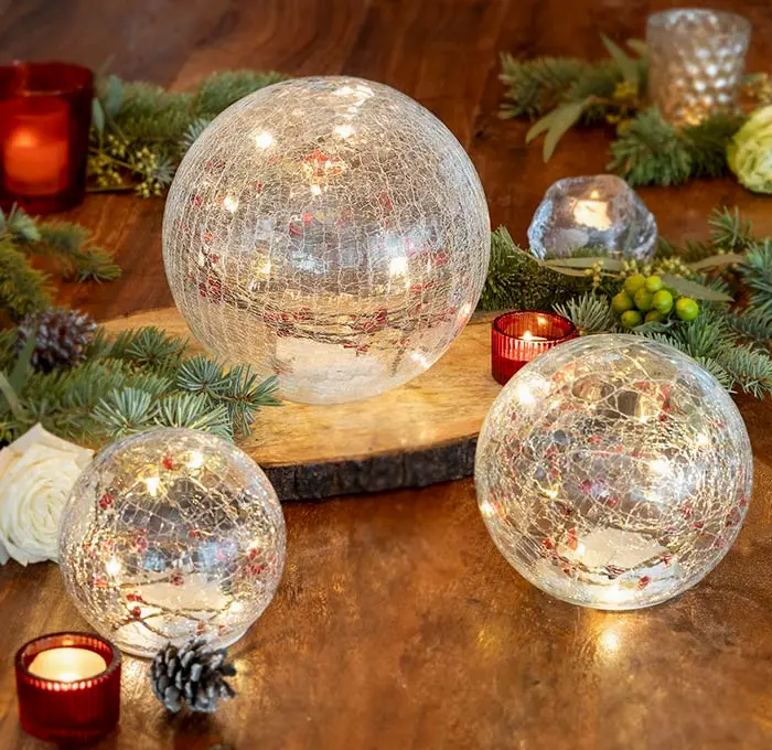 Winterberry Lit Globes