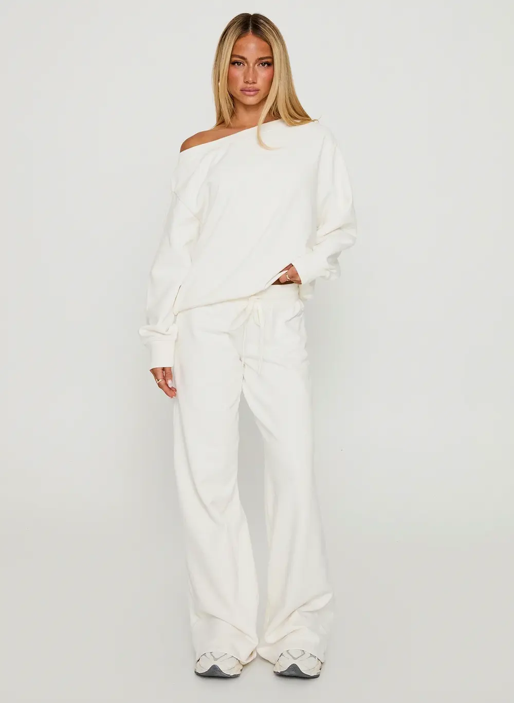 Wellness Off The Shoulder Jumper Washed White
