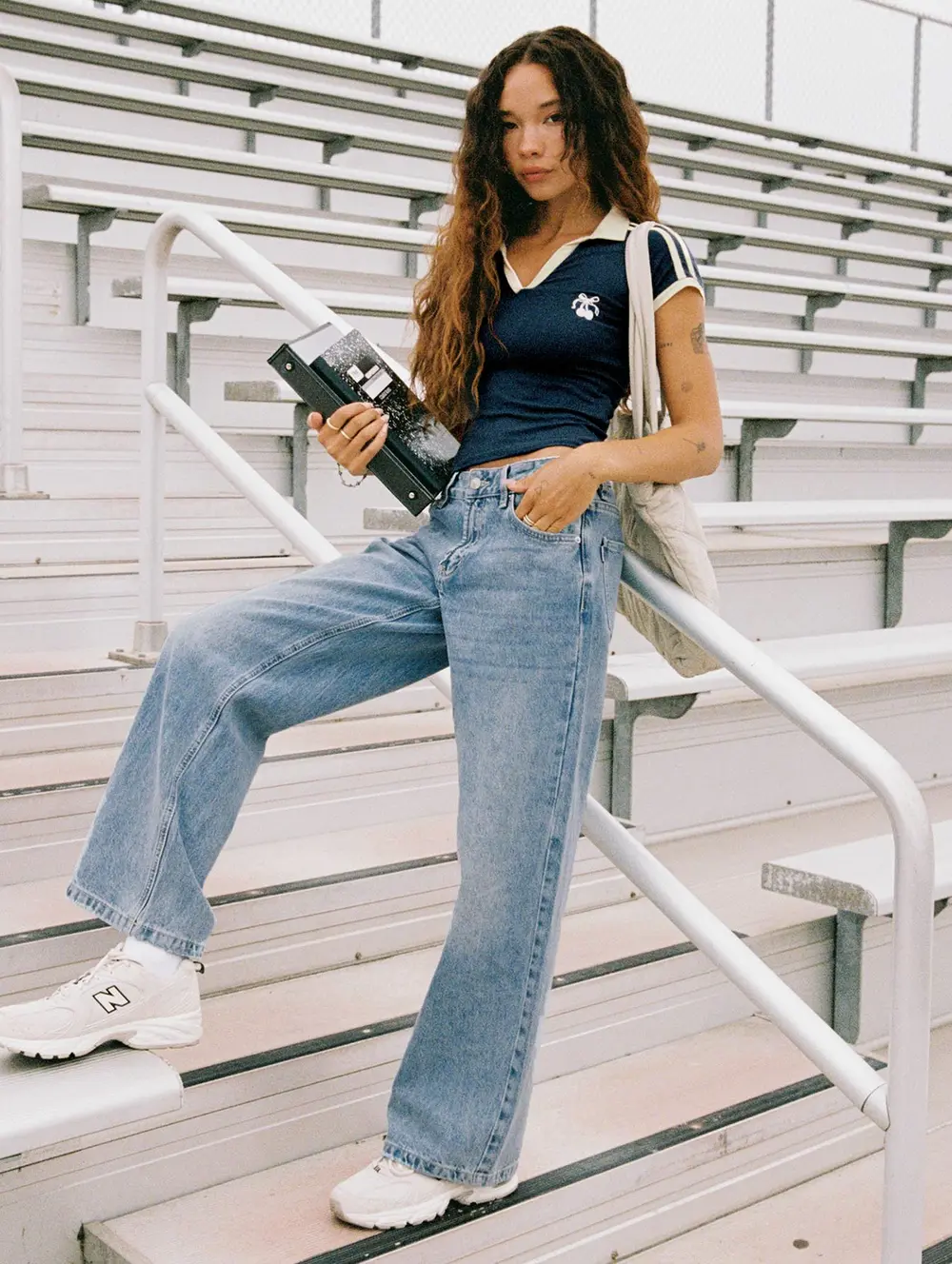 Serenitia Mid Rise Relaxed Jeans Light Wash Petite