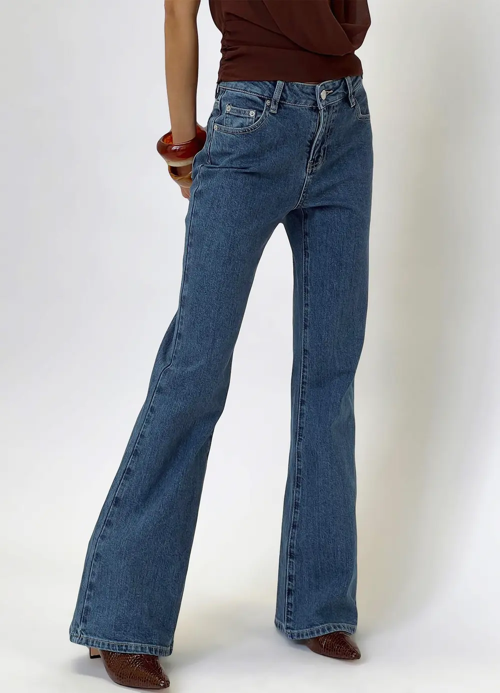 Magic Mirror Mid Rise Bootleg Jeans Mid Blue Wash