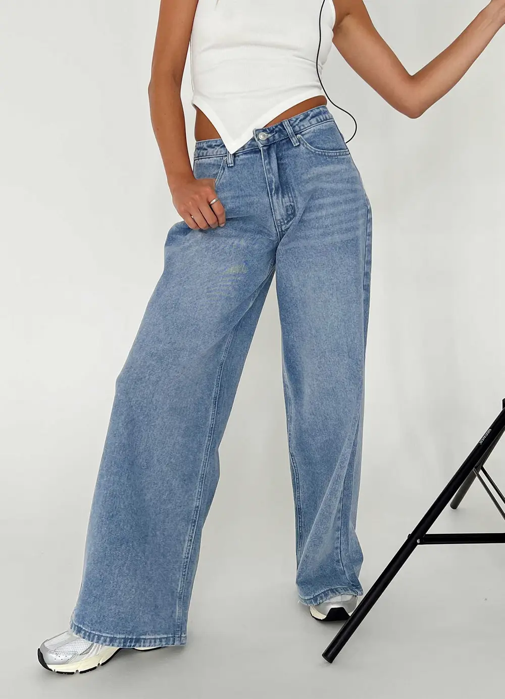 Naylor Mid Rise Wide Leg Jeans Light Blue Wash