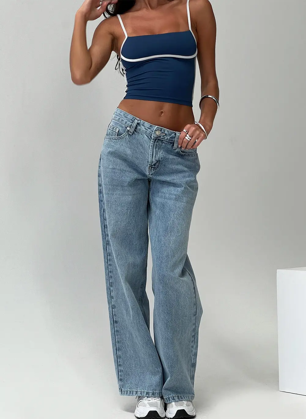 Serenitia Mid Rise Relaxed Jeans Light Wash Petite