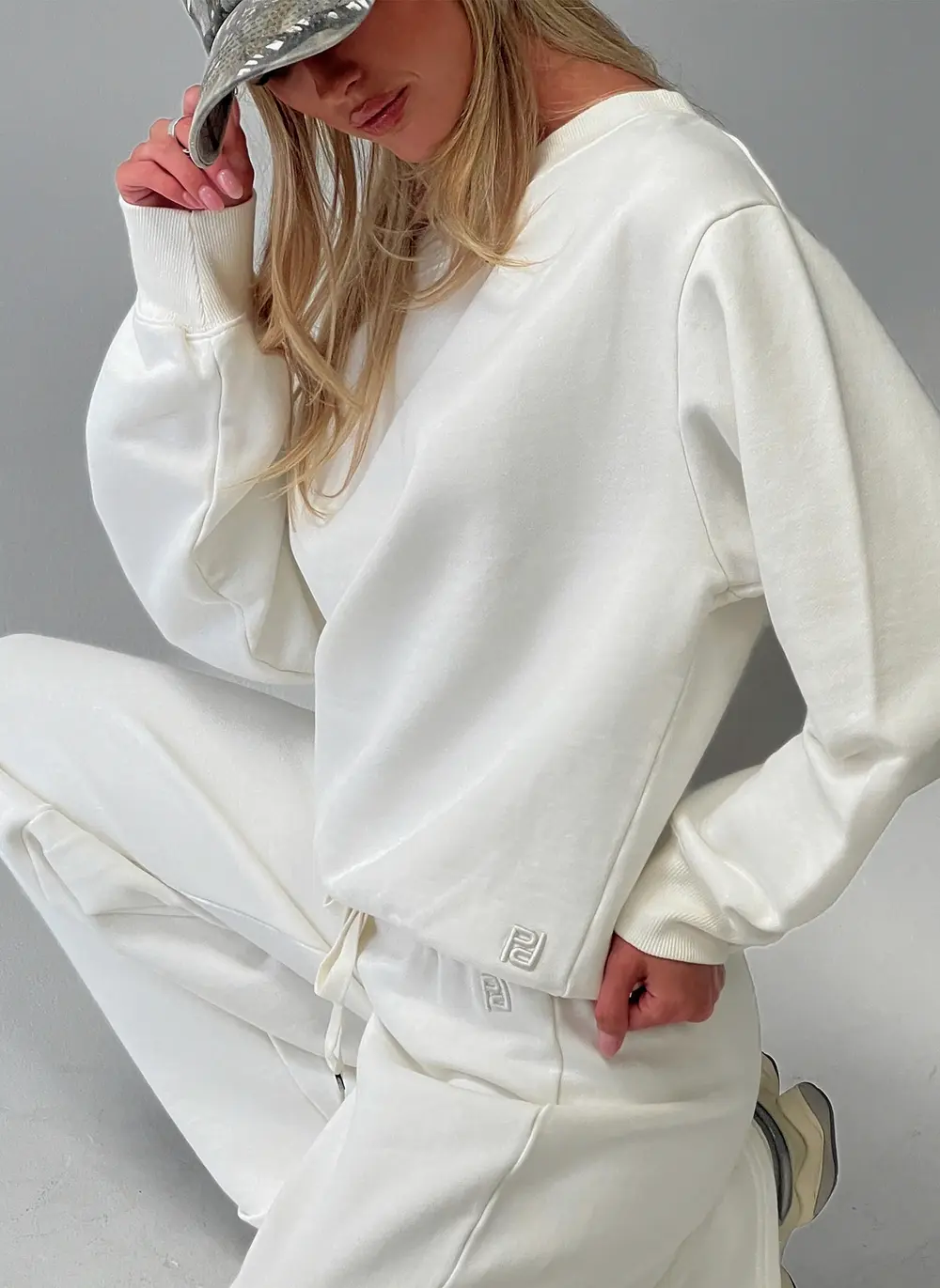 Wellness Off The Shoulder Jumper Washed White
