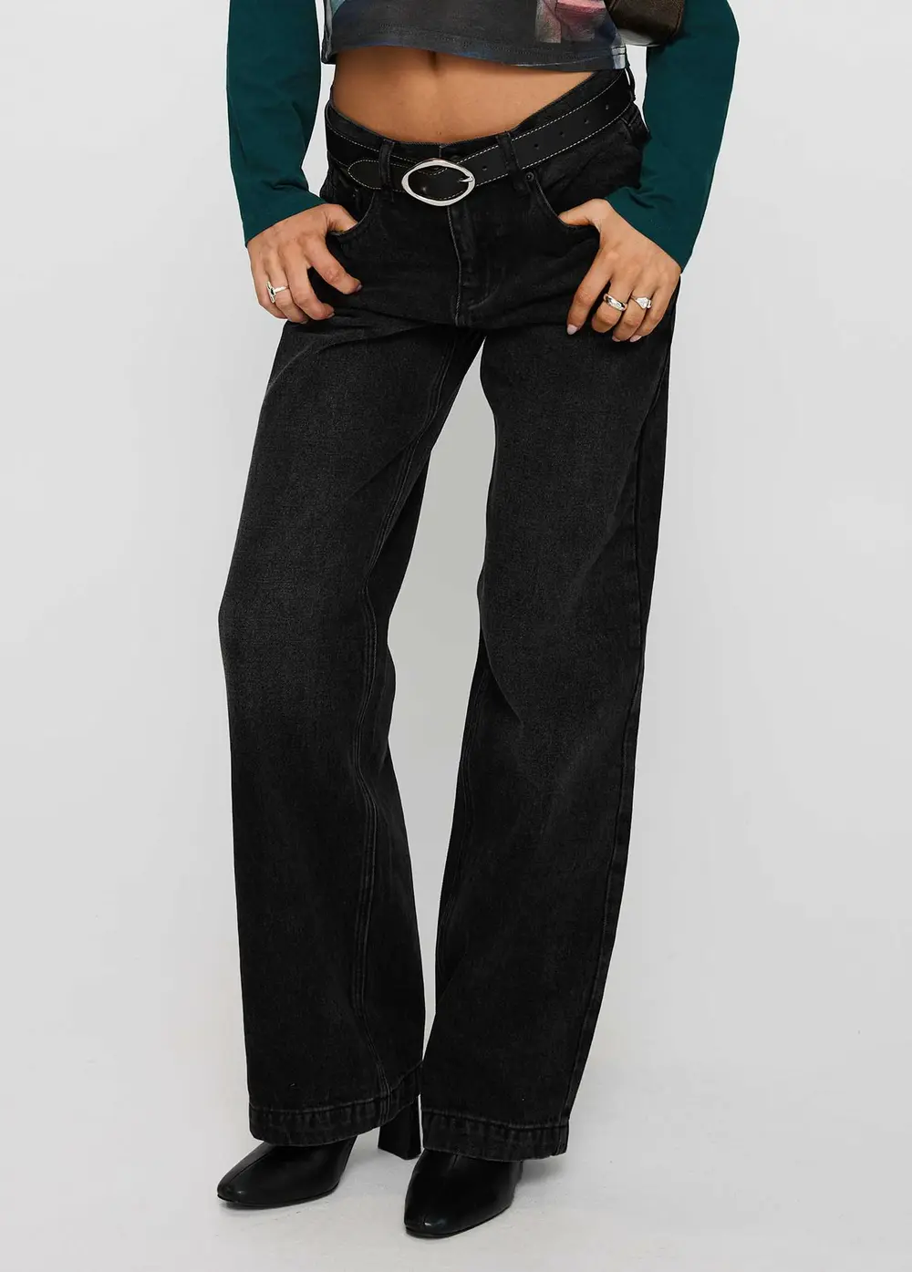 Anelli Low Rise Straight Leg Jeans Washed Black