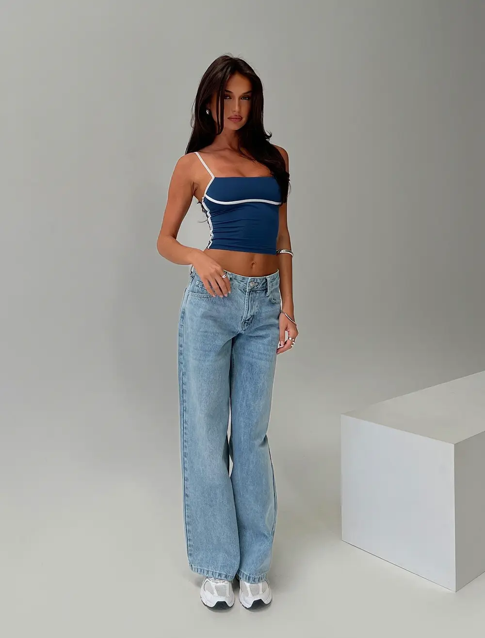 Serenitia Mid Rise Relaxed Jeans Light Wash Petite