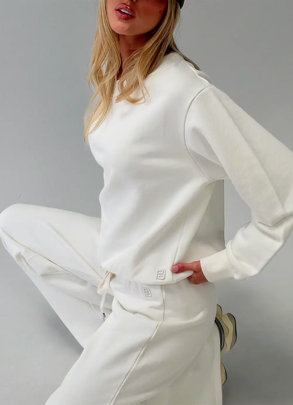 Wellness Off The Shoulder Jumper Washed White