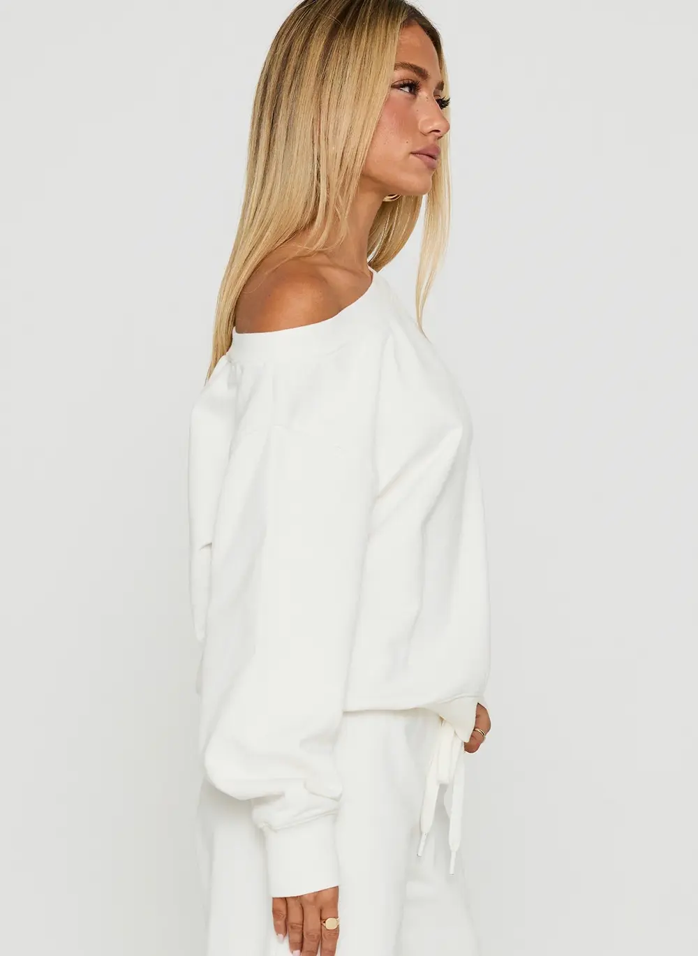 Wellness Off The Shoulder Jumper Washed White