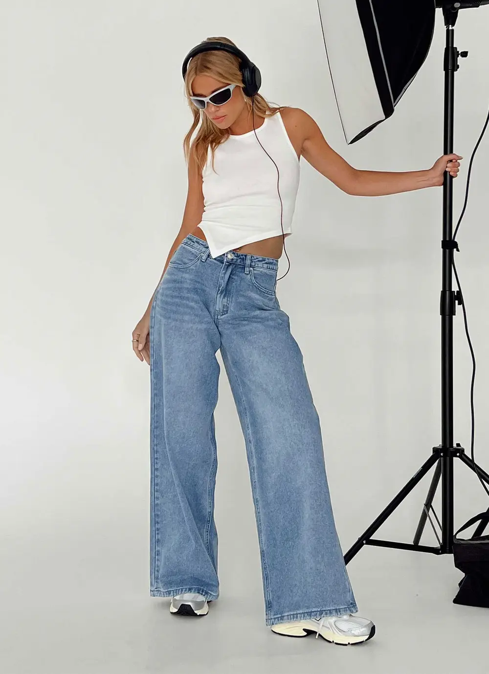 Naylor Mid Rise Wide Leg Jeans Light Blue Wash