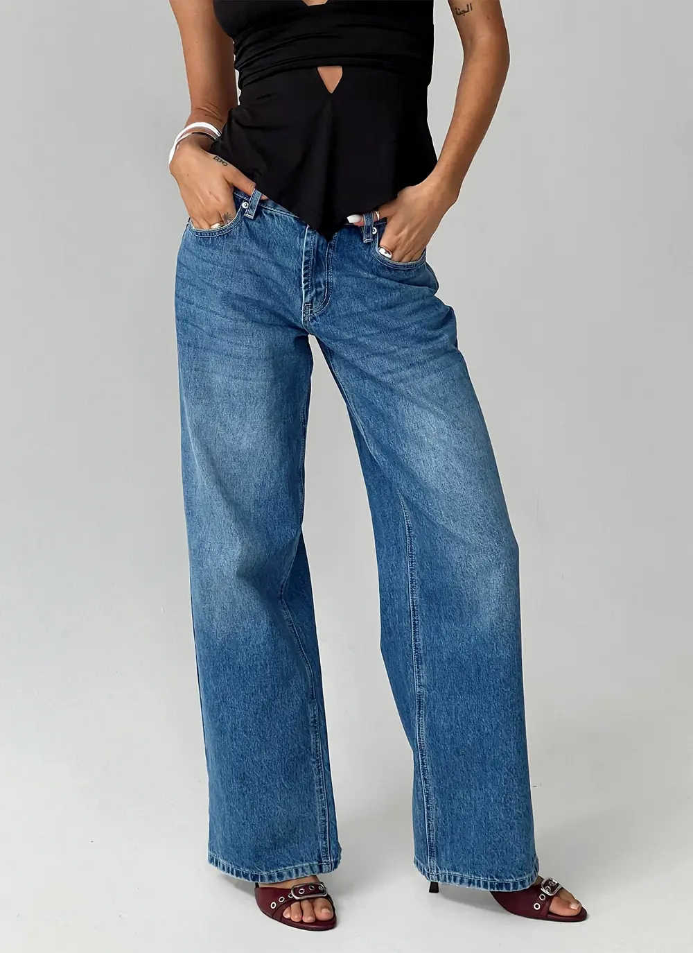 Serenitia Mid Rise Relaxed Jeans Mid Blue Wash