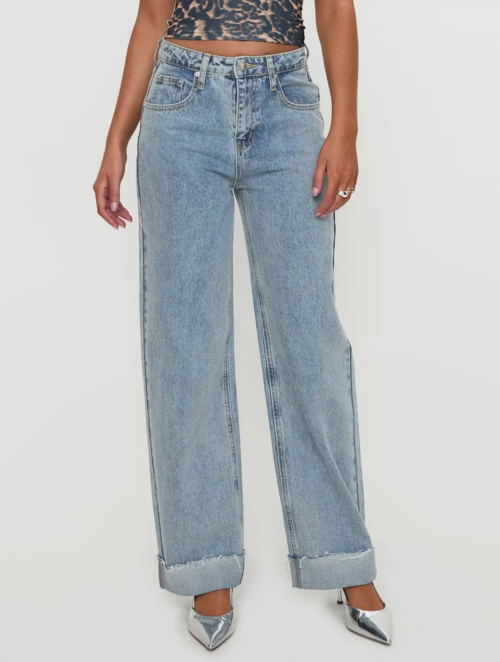 Ollie Mid Rise Straight Leg Jean Light Wash Denim