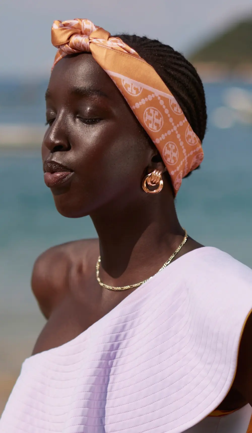 Kenneth Jay Lane 1 1/4' Polished Gold Love Knot Doorknock