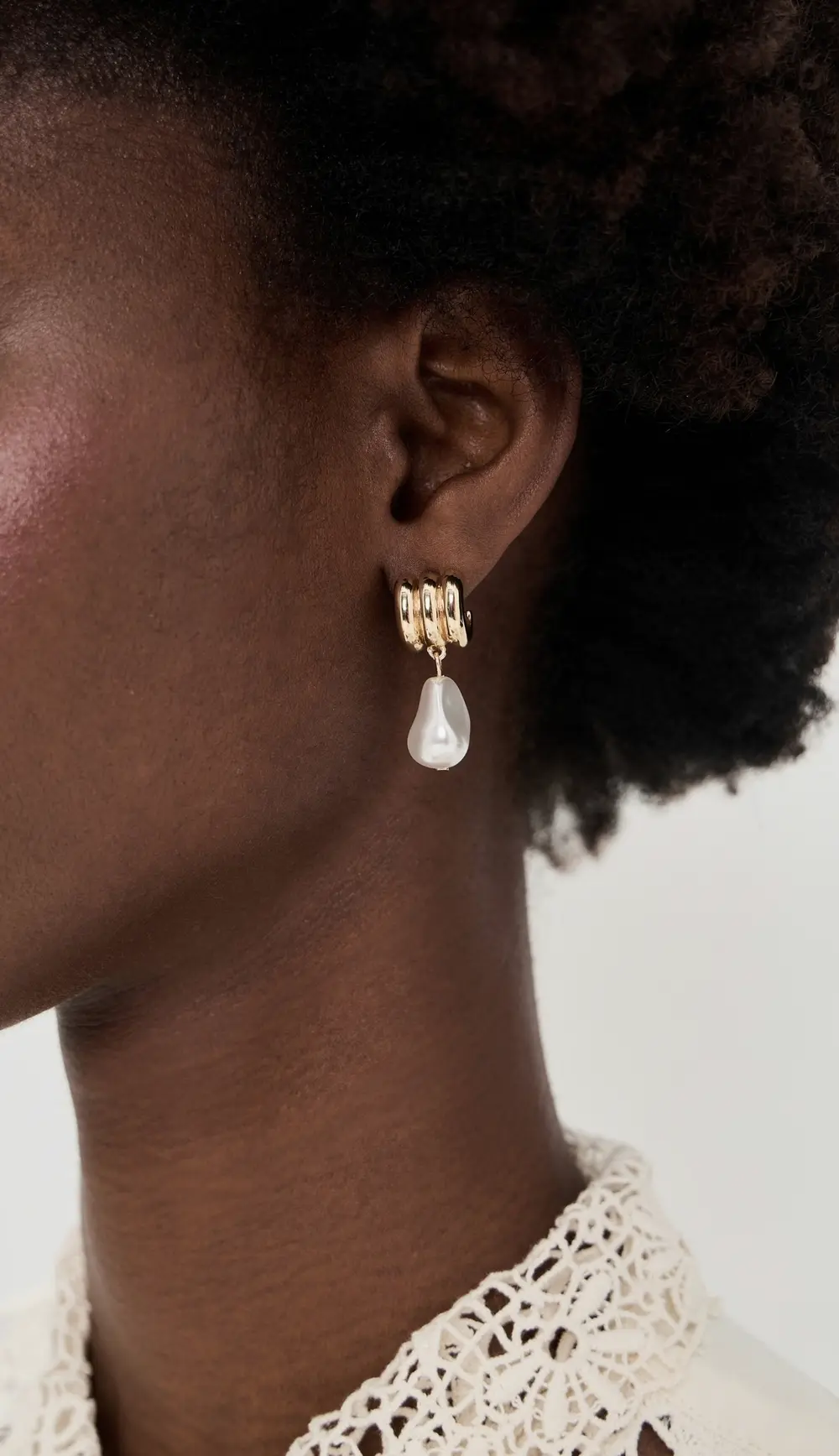 BaubleBar Teagan Ribbed Pearl Earrings