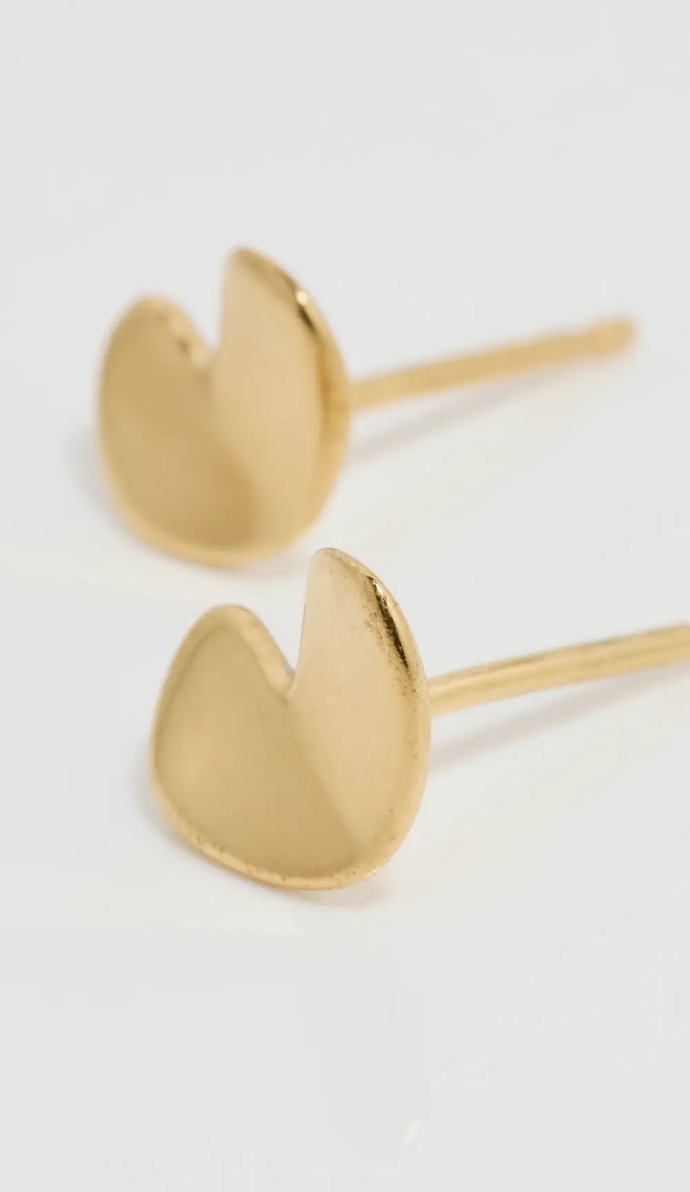 AGMES Sculpted Heart Studs