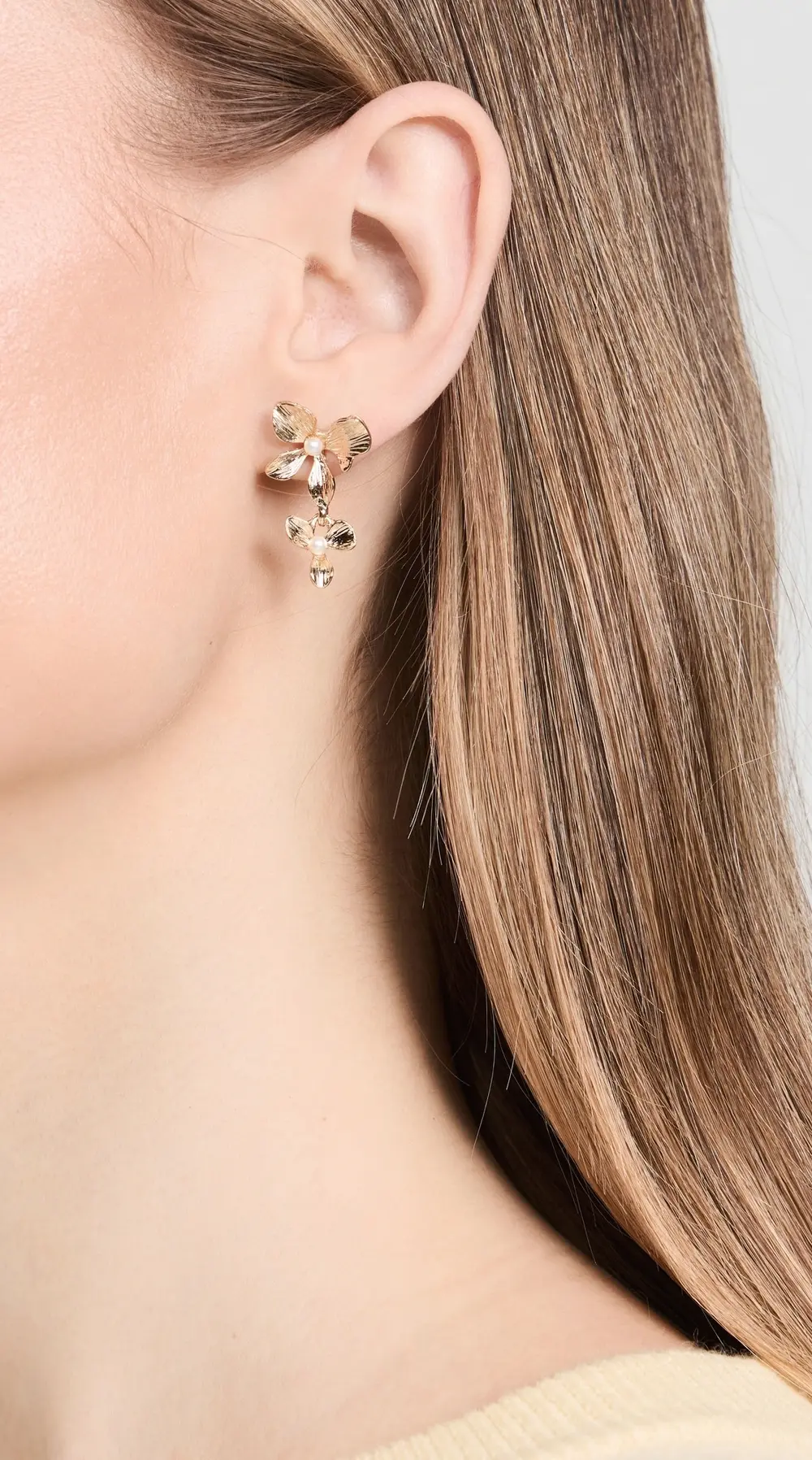 SHASHI Apana Pearl Earrings