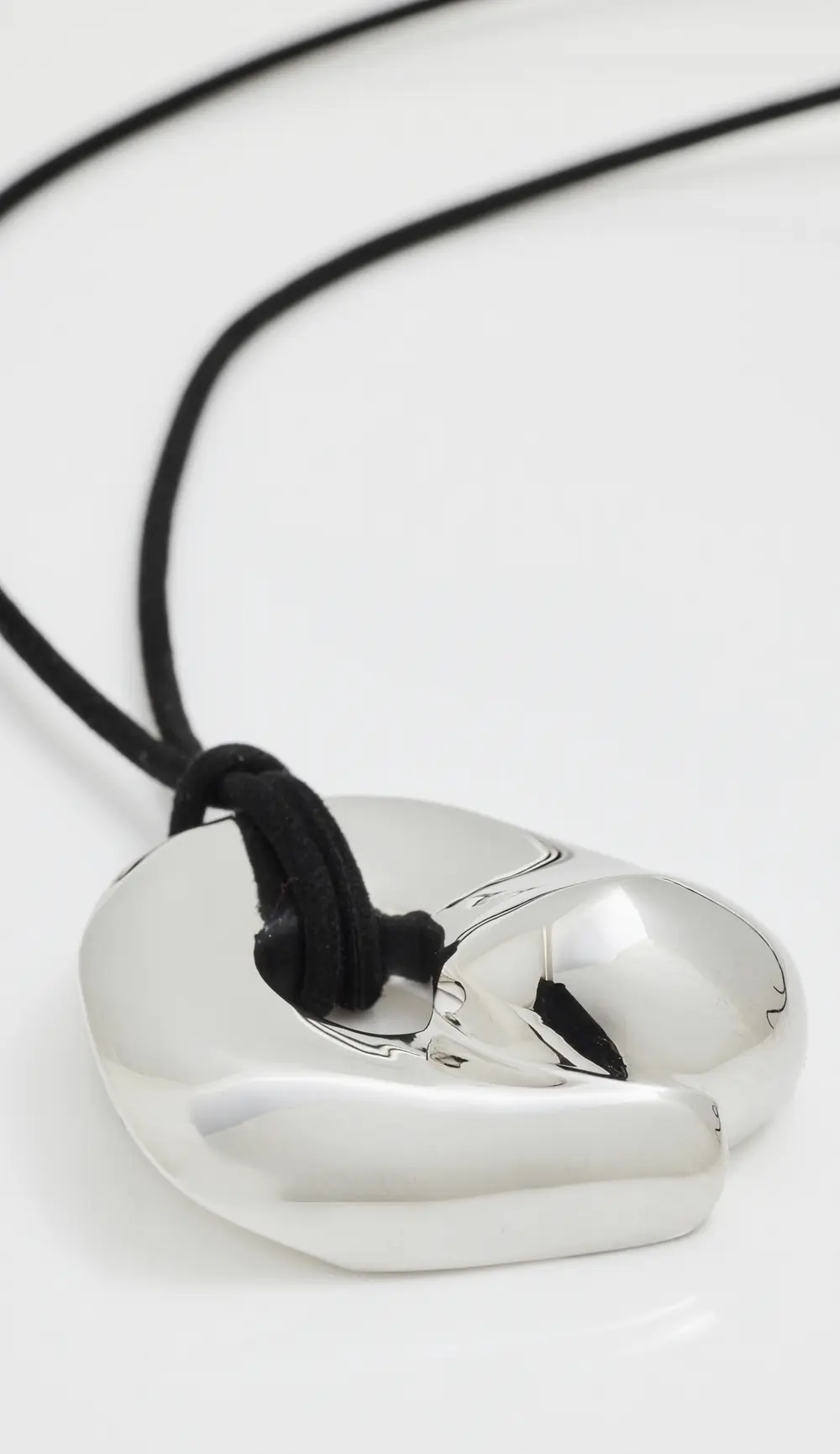 AGMES Gertrude Pendant Necklace