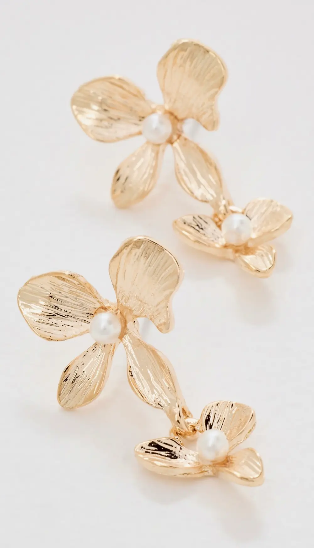 SHASHI Apana Pearl Earrings