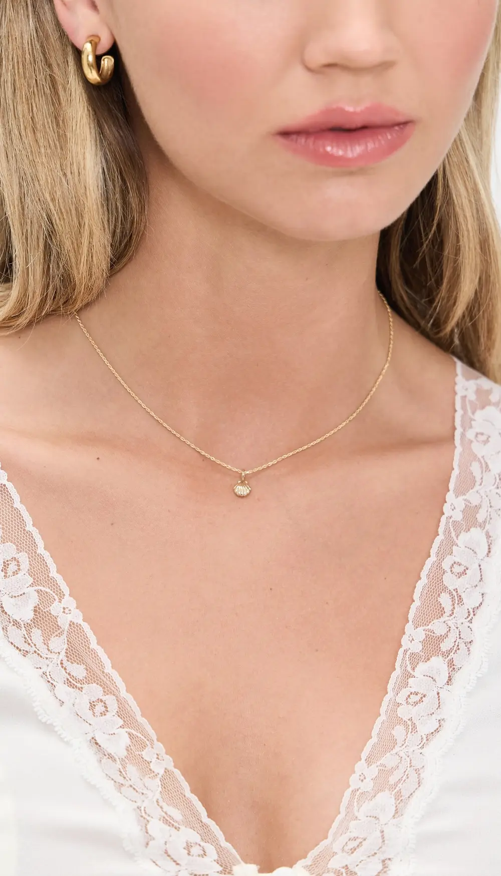 Ariel Gordon Jewelry 14k Petite Scallop Shell Charm Necklace