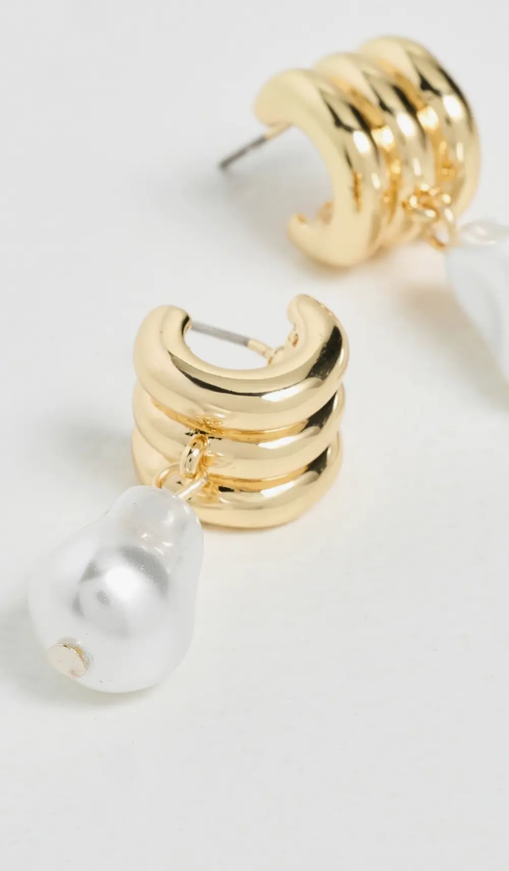 BaubleBar Teagan Ribbed Pearl Earrings