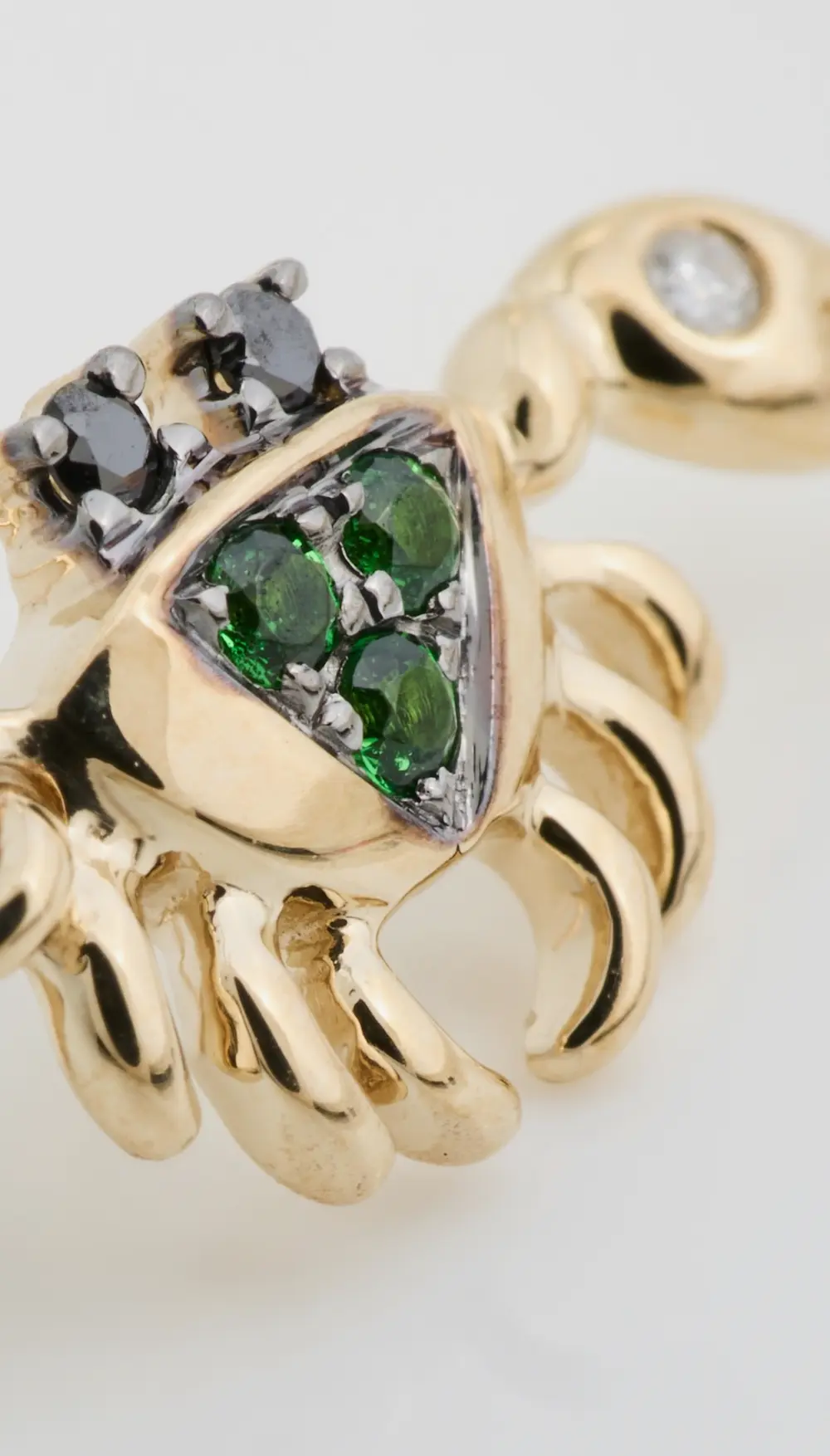 Yvonne Leon Bo Mini Crabe Earrings