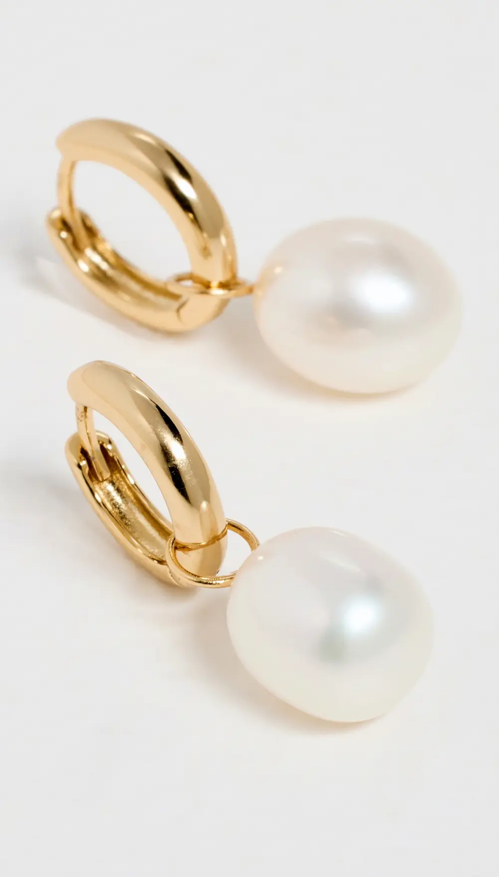 SHASHI 14k Jasmin Huggies