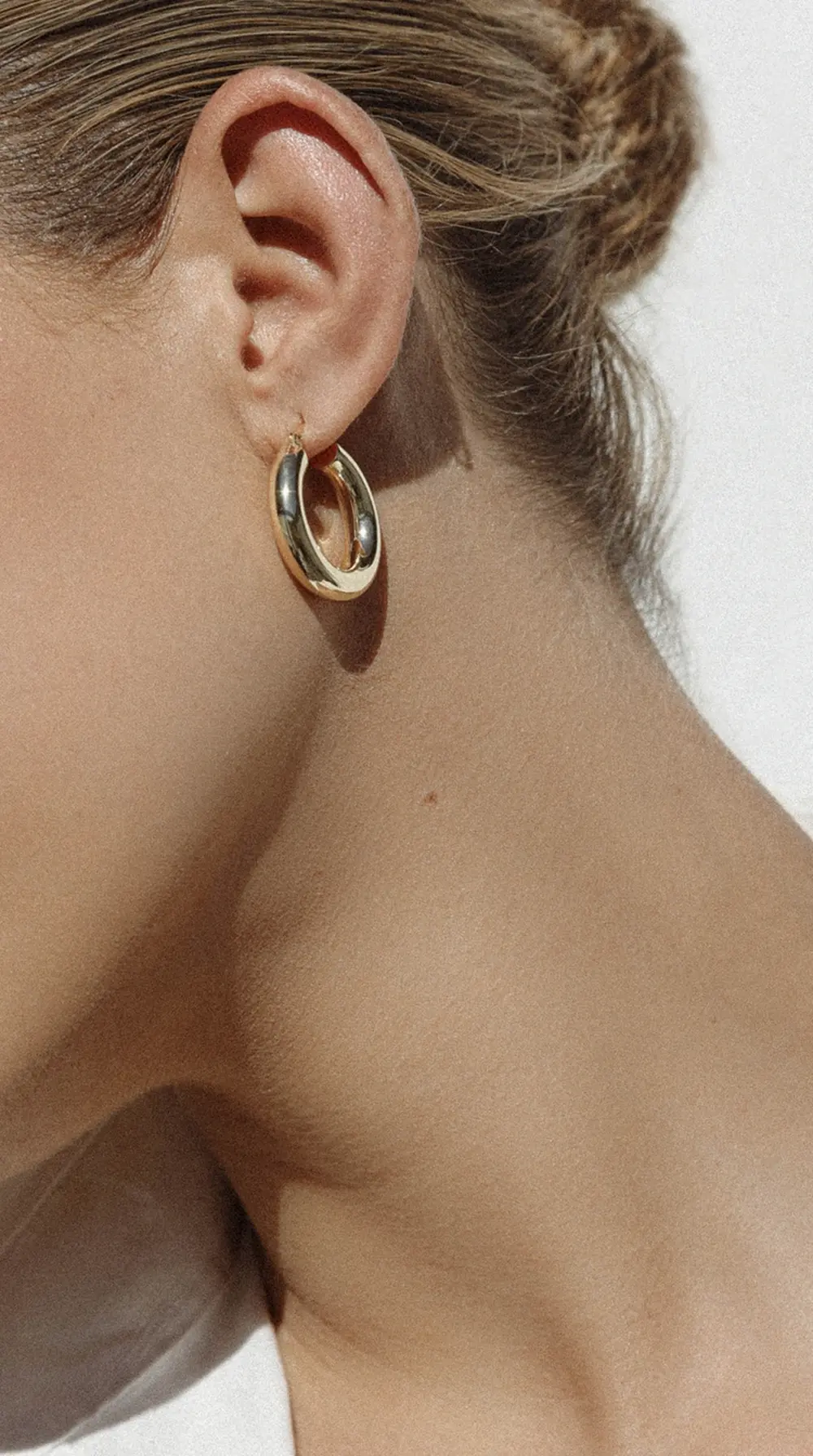 SHASHI Dominique Hoop Earrings