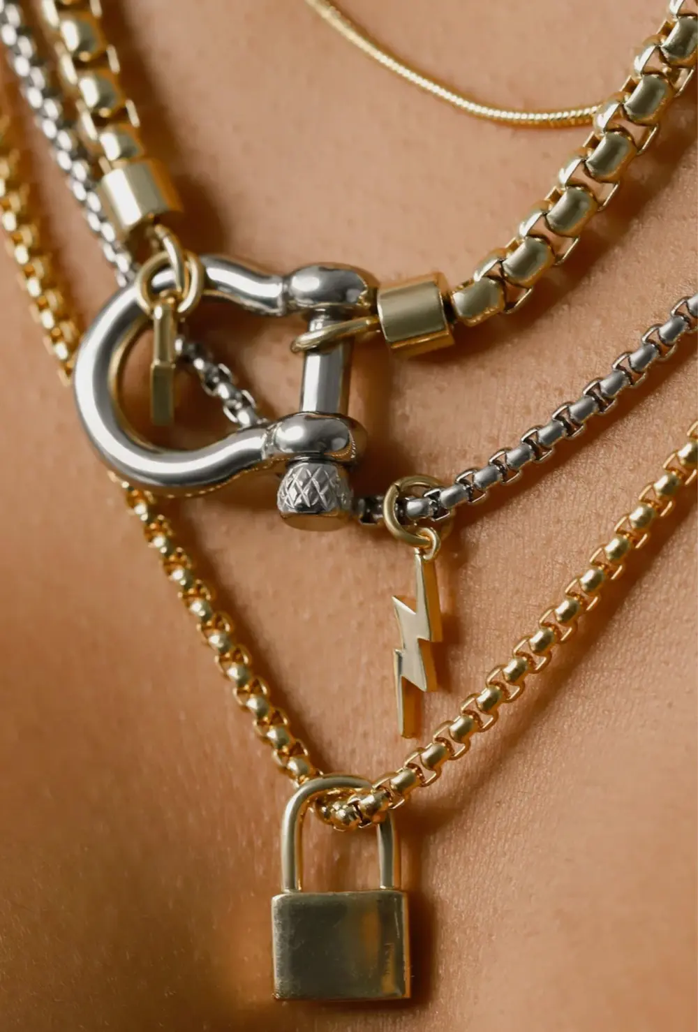 Herradura Lock Layered Necklace Set