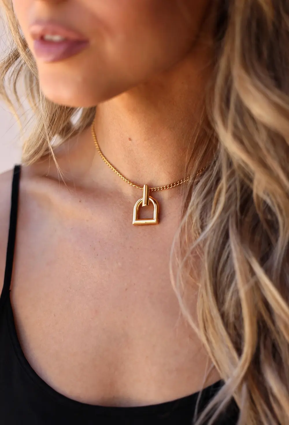 Hallie Stirrup Necklace - Gold