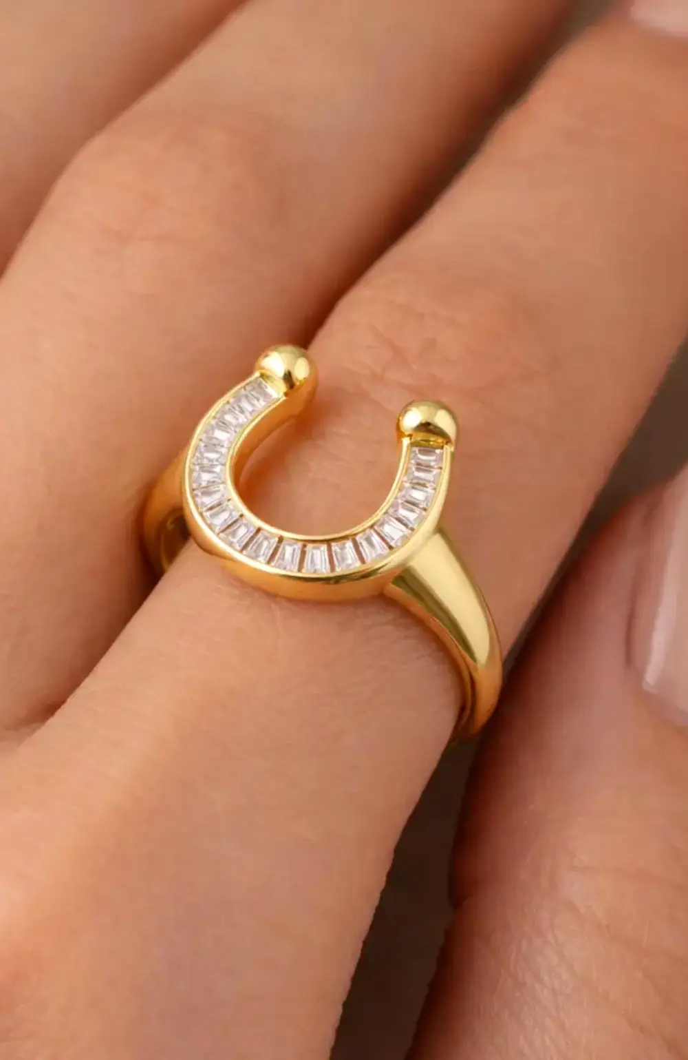 Devon Horseshoe Signet Ring - Gold