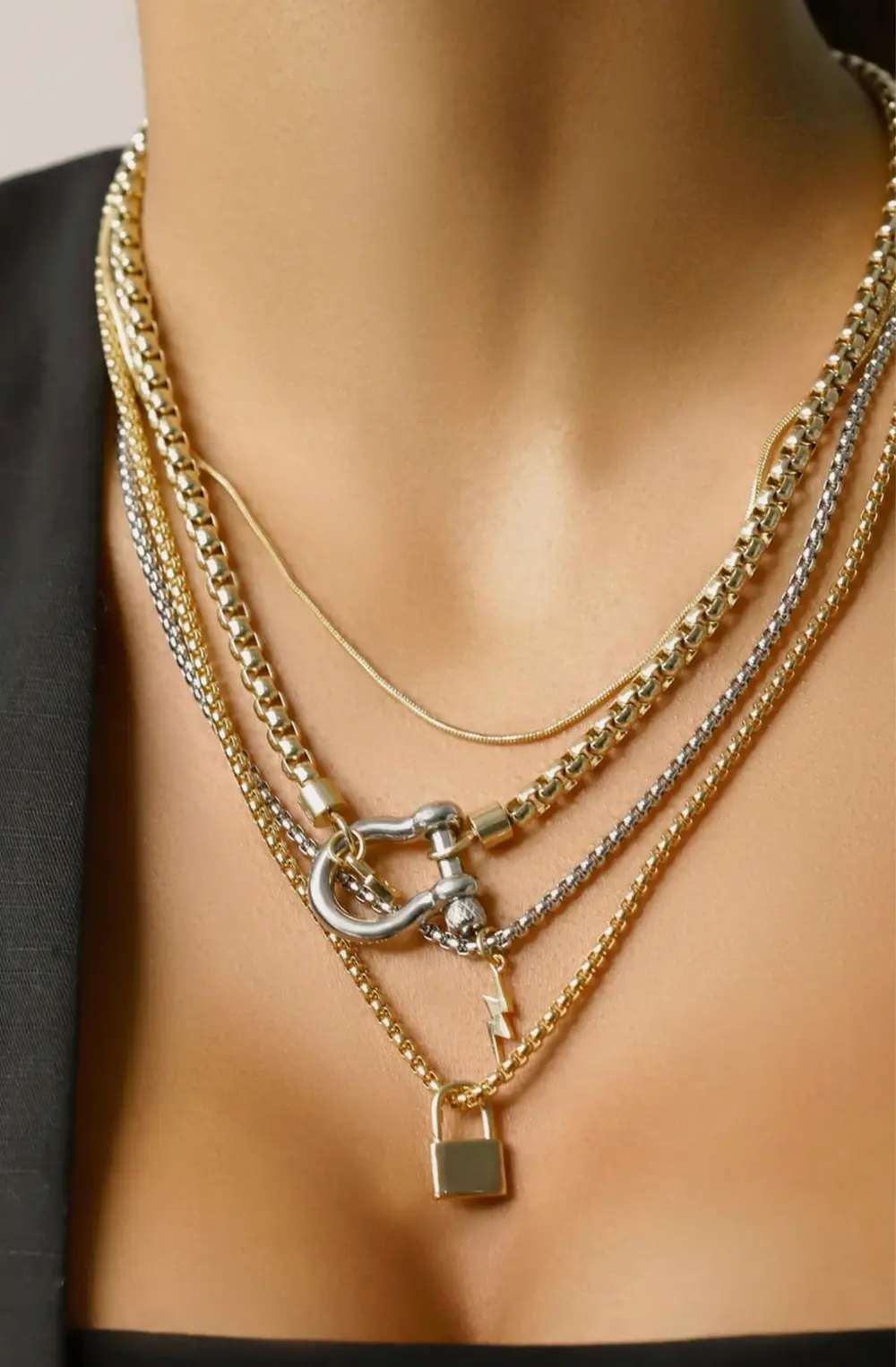 Herradura Lock Layered Necklace Set