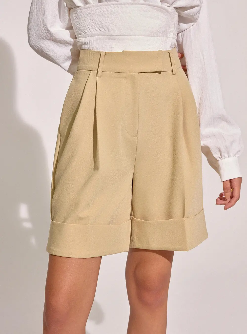 Pocket Mid-Waist Pleated Cuffed Shorts