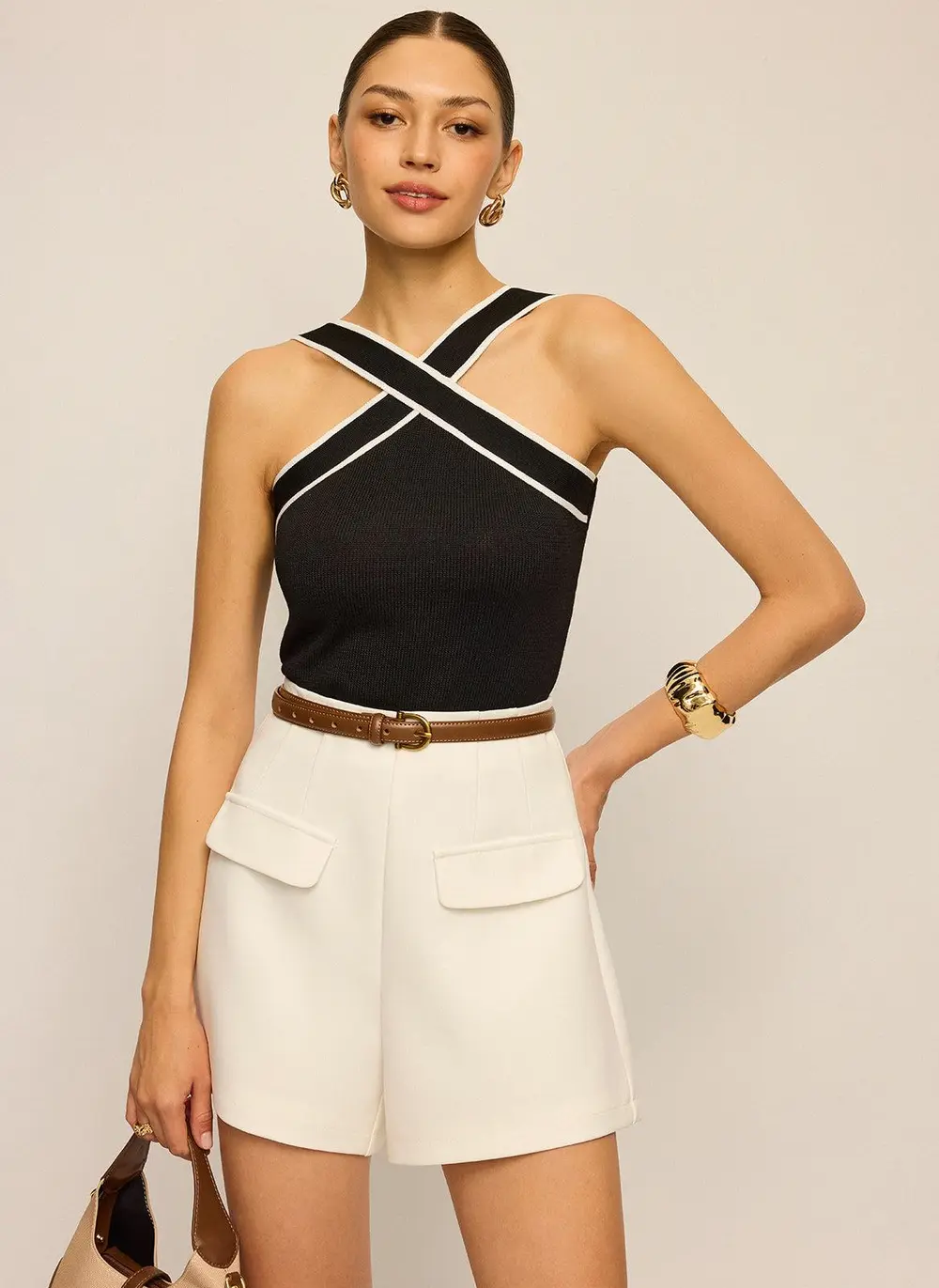 Mid-Waisted Decor Pocket Shorts Without Belt