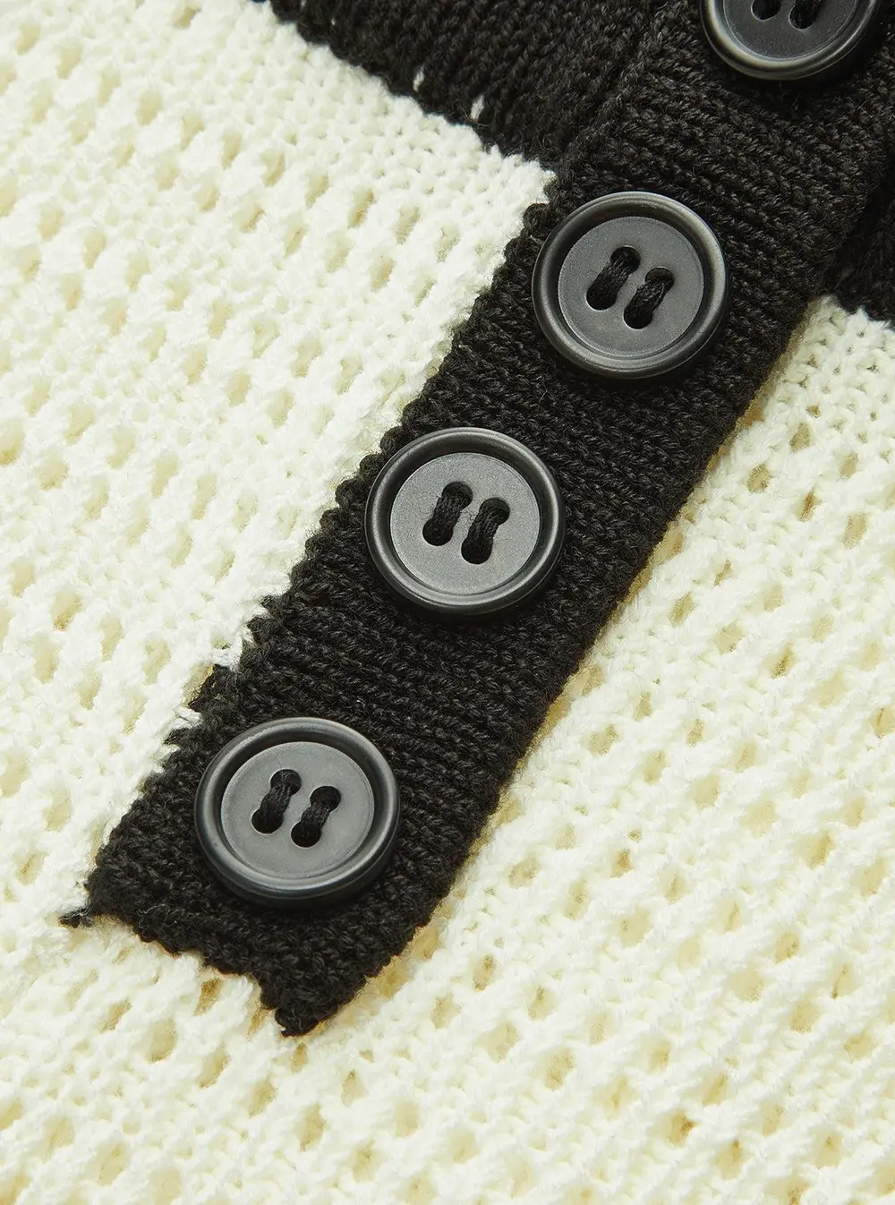 Contrast Trim Button-Front Knitted Shorts