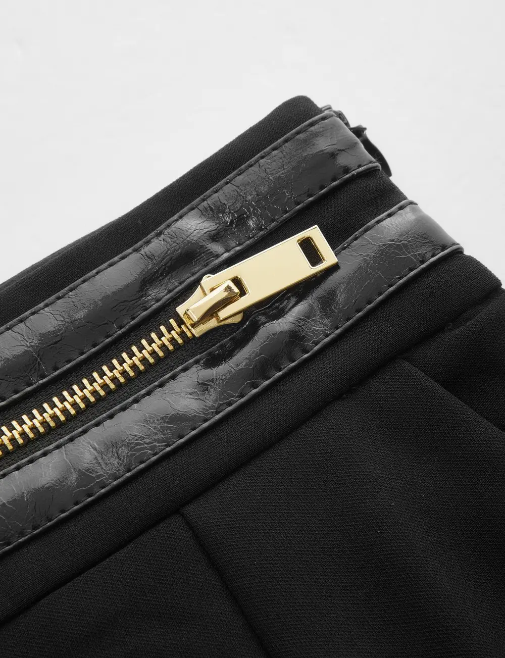 Zipper Waistband Pleated Shorts