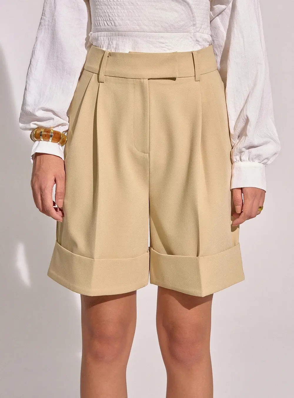 Pocket Mid-Waist Pleated Cuffed Shorts