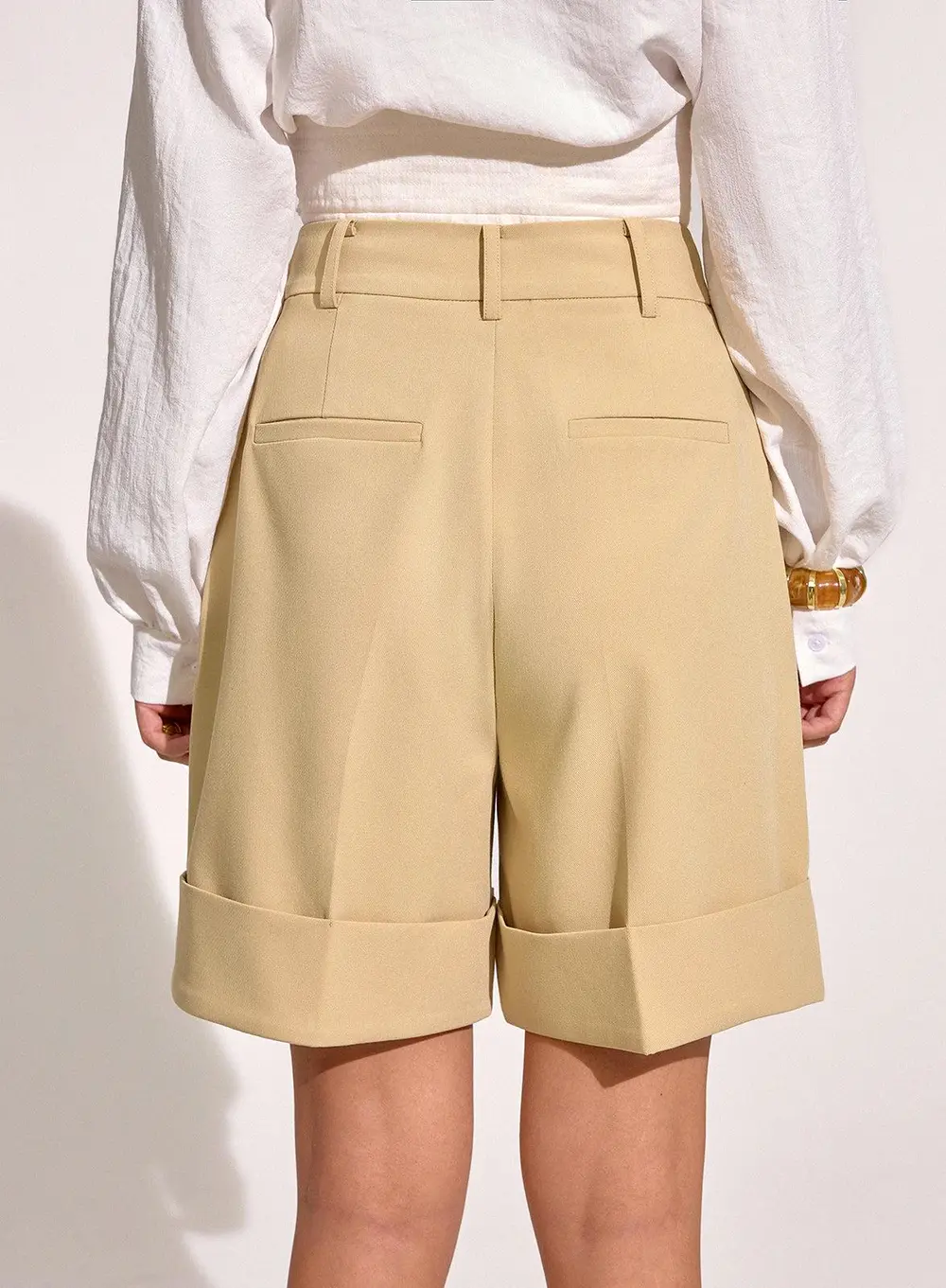 Pocket Mid-Waist Pleated Cuffed Shorts