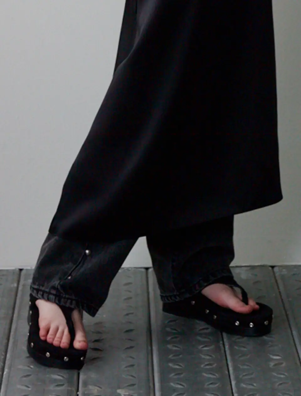 Western Studded Flip-Flops / Black