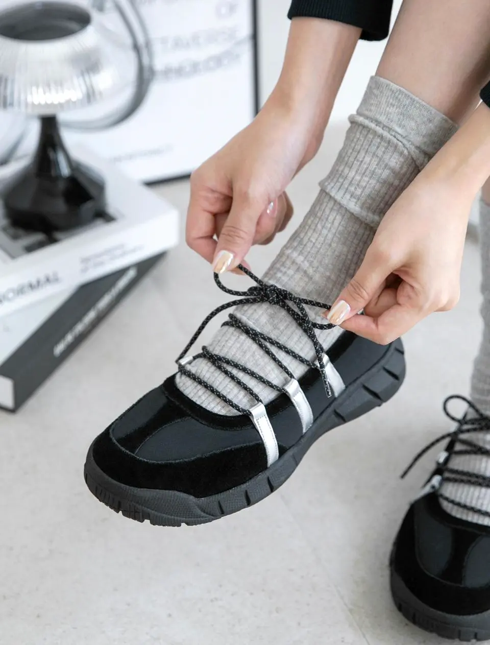 [Exclusive] Romiel BANDING leather sneakers