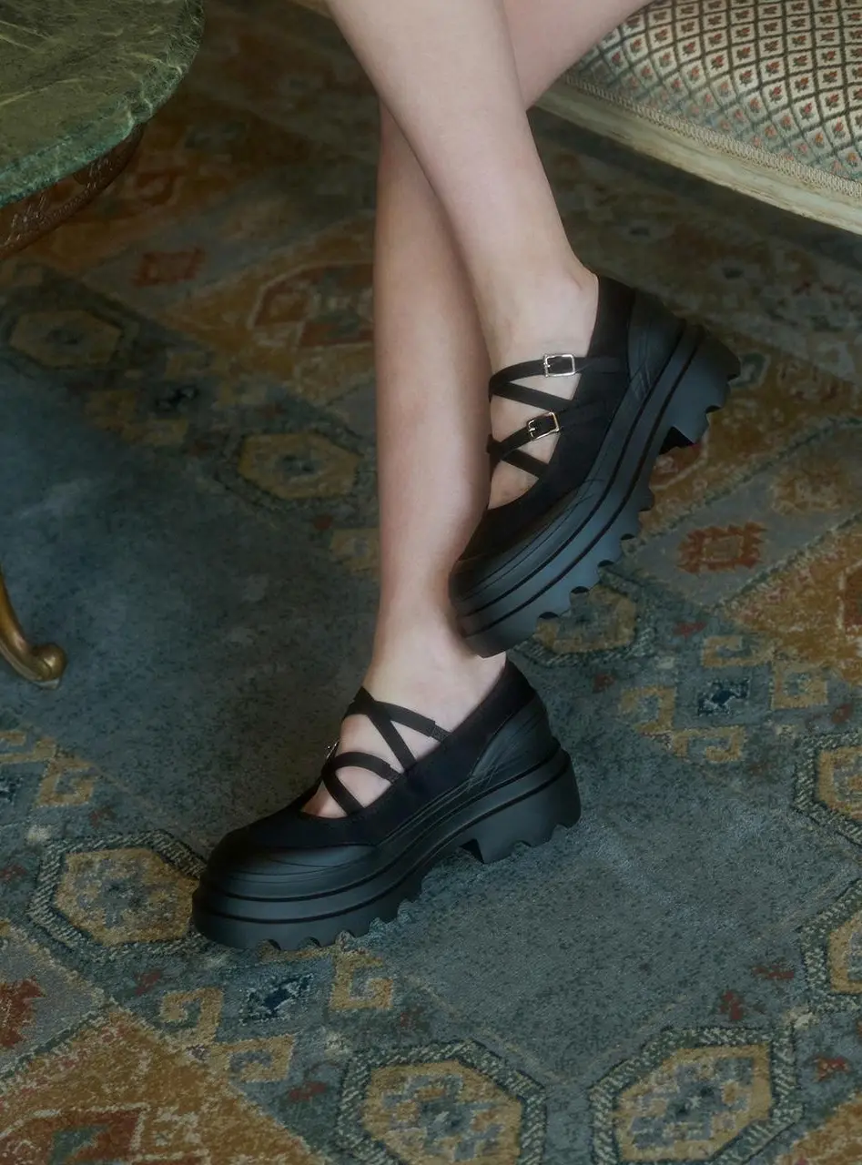 Double Strap Merijane Flat Sneakers (5 cm)